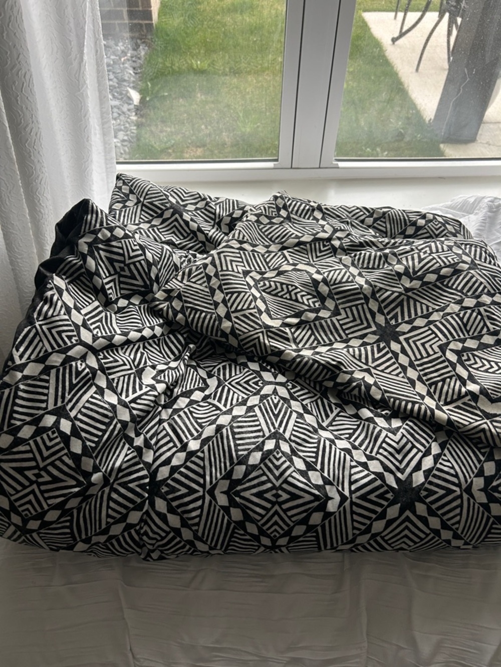Max Studio Twin Black & White Geometric Comforter and 1 sham - Home Bedding